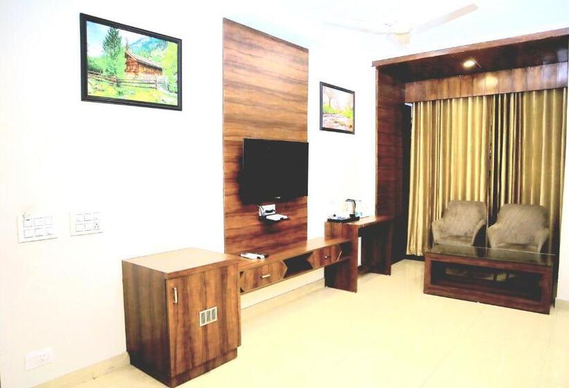 Pineberry Hotels Near Golden Temple