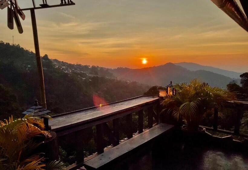 リゾートホテル Sakadburi Homestay
