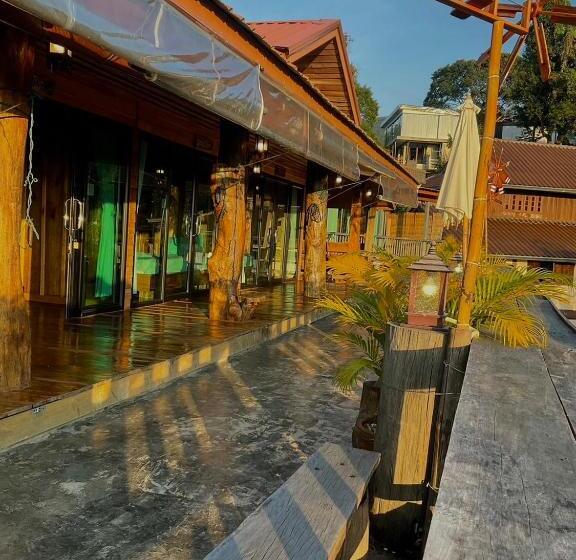 リゾートホテル Sakadburi Homestay