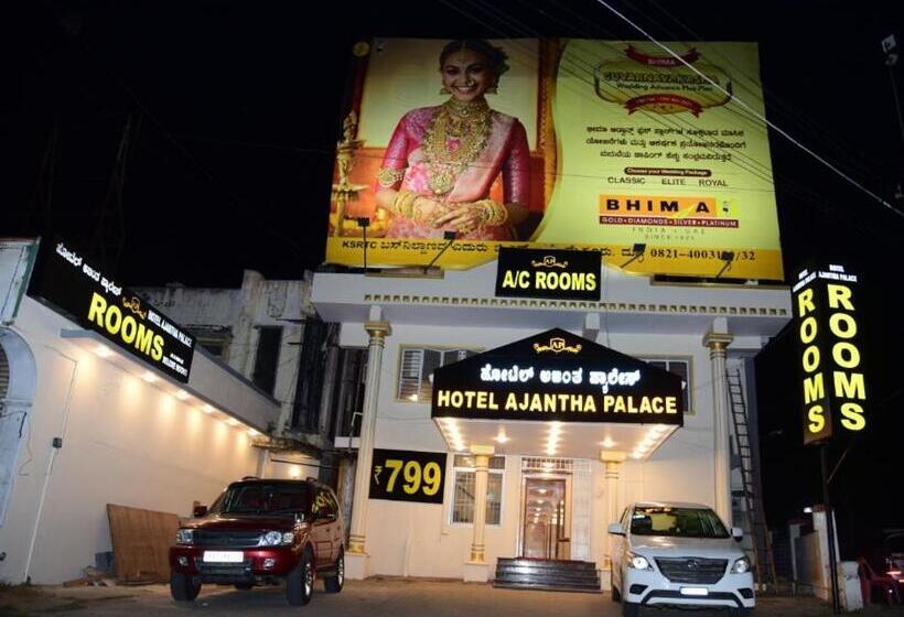 호텔 Ajantha Palace