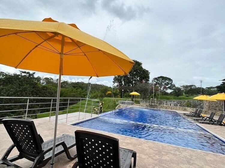 هتل Bora Bora Campestre Los Mangos