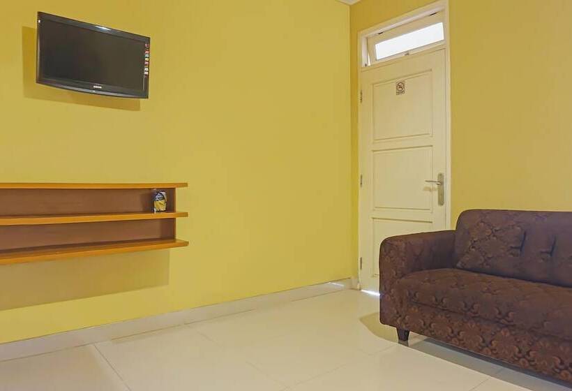 فندق Capital O 92836 Villa Kampoeng Katineung
