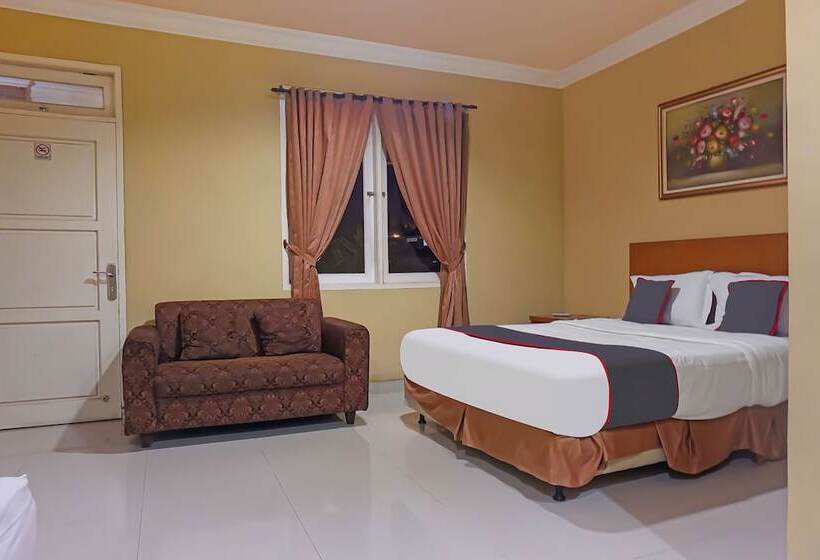 فندق Capital O 92836 Villa Kampoeng Katineung