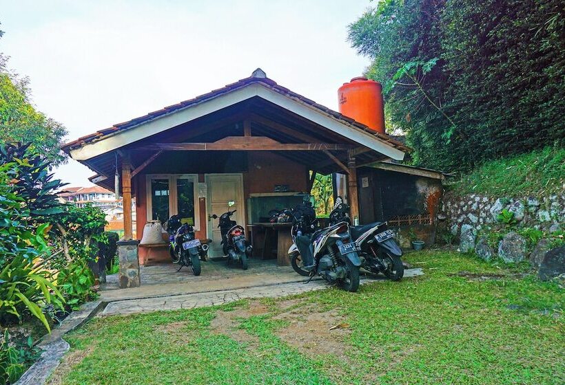 فندق Capital O 92836 Villa Kampoeng Katineung