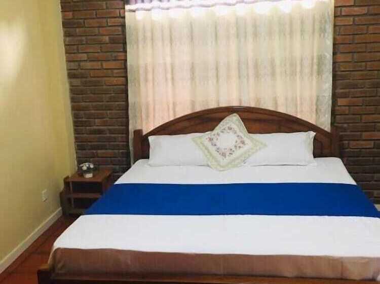 호텔 Serene Inn Kandana