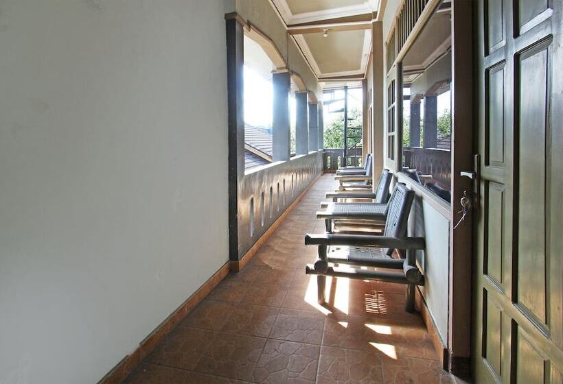 酒店 Spot On 92973 Madani Syariah Guesthouse