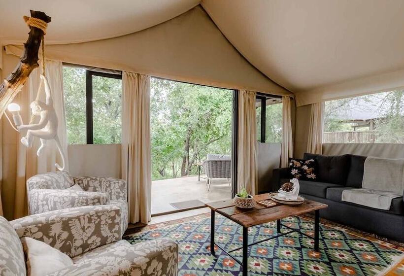 בית מלון כפרי Umkumbe Bush Lodge   Luxury Tented Camp