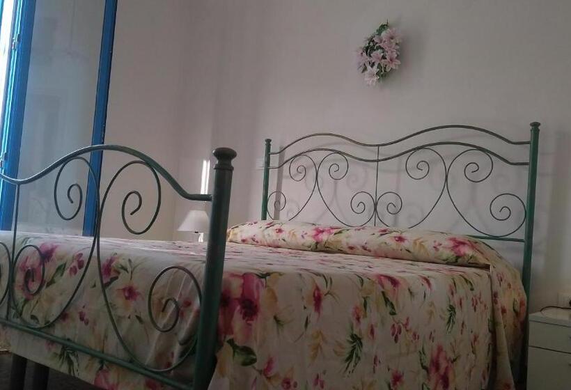 پانسیون The Twins Rooms In Marettimo 1