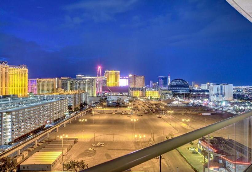 Balcony Strip View Suite  Mgm Signature Tower 3