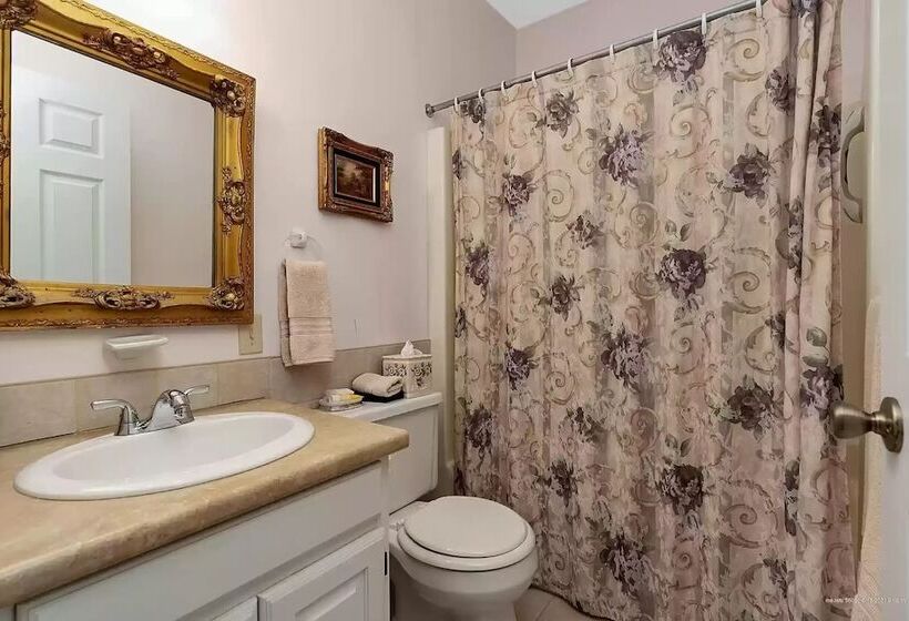 צימר Greenwood Manor Inn