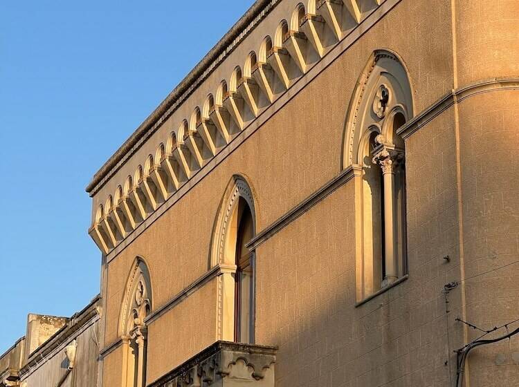 민박 Palazzo Piccinno