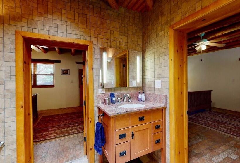 مبيت وإفطار Red Mountain Manor Vineyard And Guesthouse