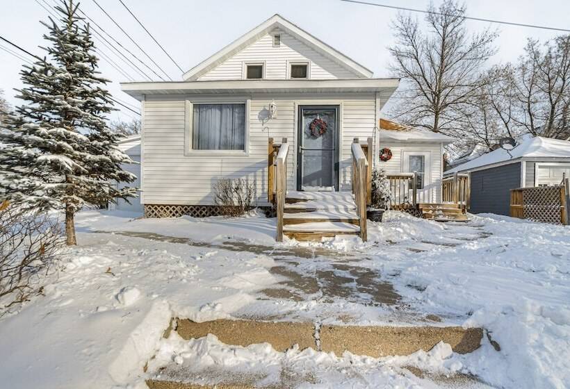 Charming Crookston Home: Walk To Downtown!