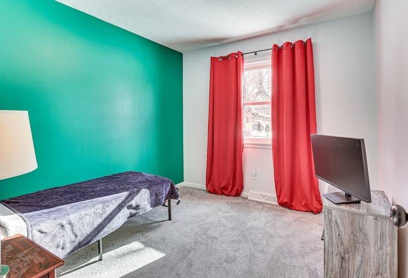 Home W/ Fire Pit & Sunroom: 9 Mi To Downtown Akron