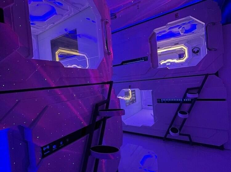 هتل Bmax Spacepods