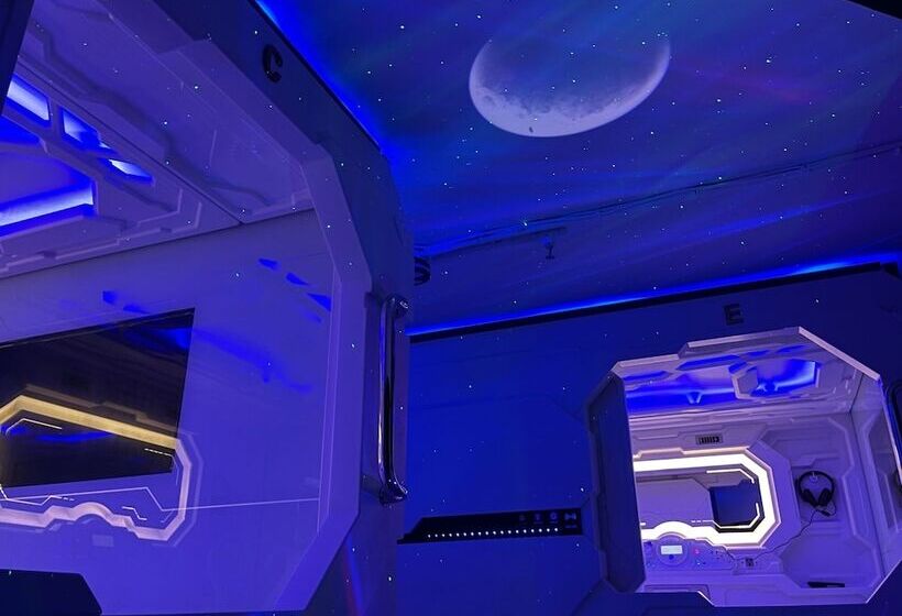 هتل Bmax Spacepods
