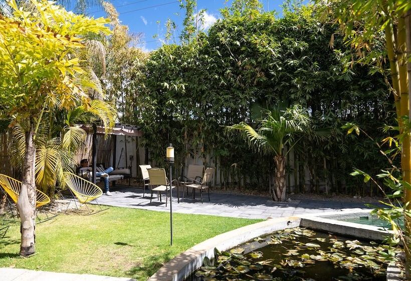 هتل Casa De Las Flores