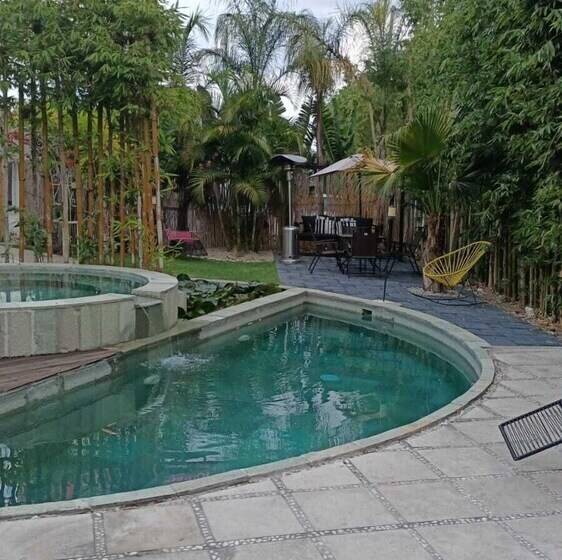 هتل Casa De Las Flores