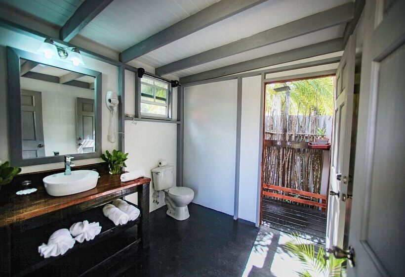 هتل Conch Beach Cabins   Rumbus Beach