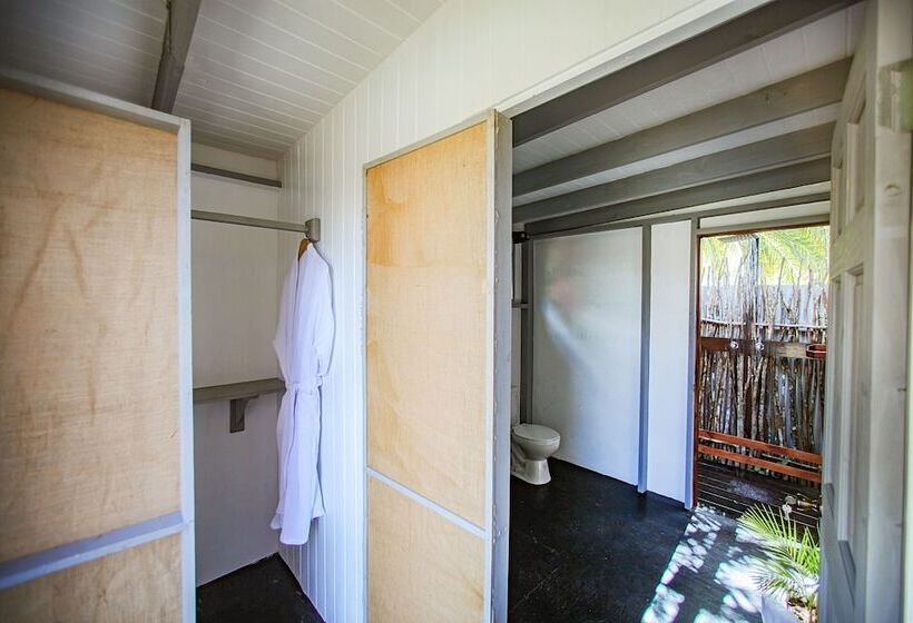 هتل Conch Beach Cabins   Rumbus Beach
