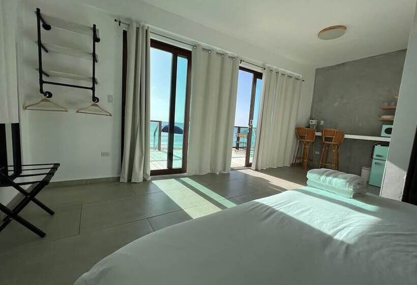 هتل Corcega Beachfront Suites