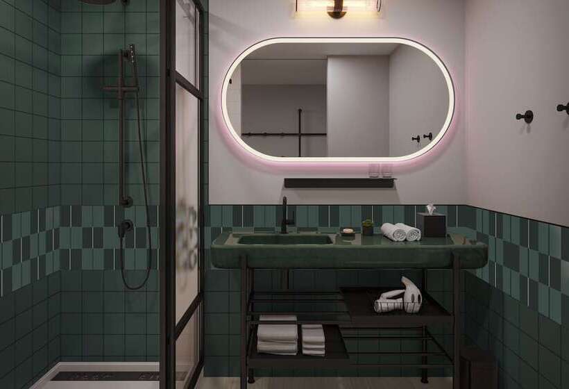 Отель Moxy St. Petersburg Downtown