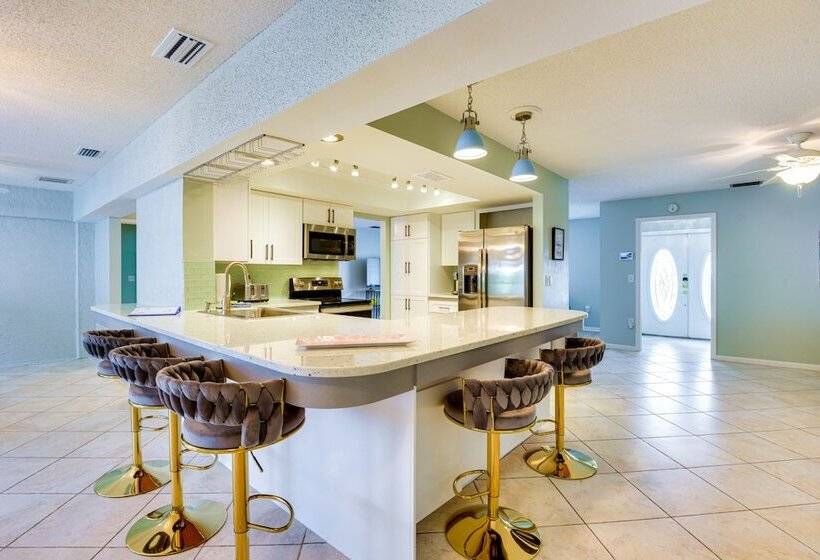 6 Mi To Beach, Beach Gear: Idyllic Bradenton Home