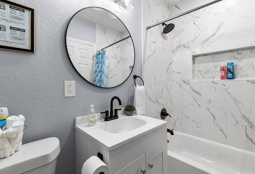 Inviting 4br/2.5ba Downtown Home With Ample Space!