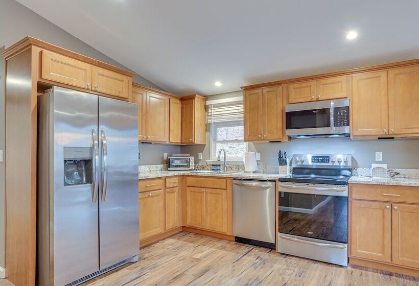 Hike, Swim & Ski: Home W/ Deck In Lackawaxen
