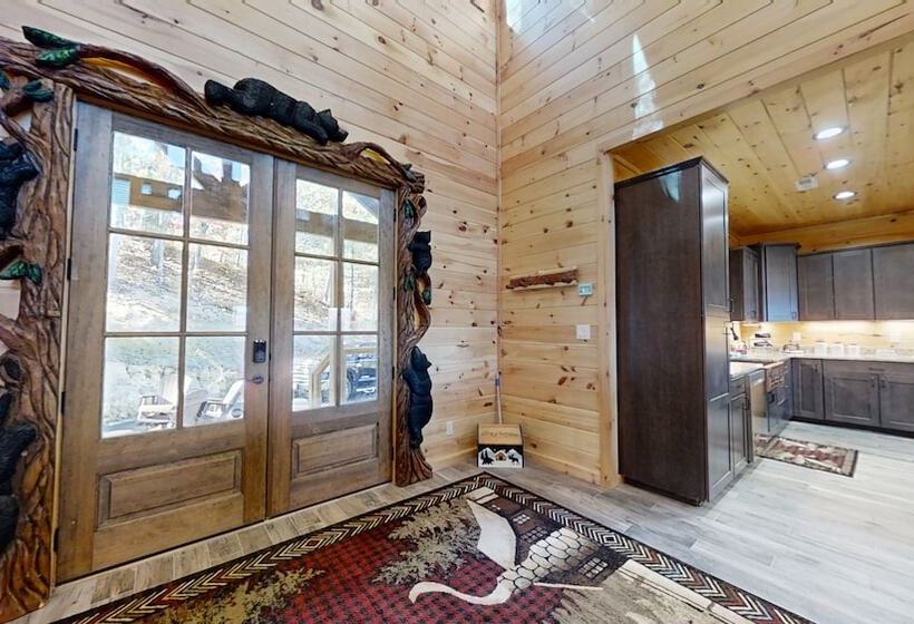 Lazy Bear Lodge