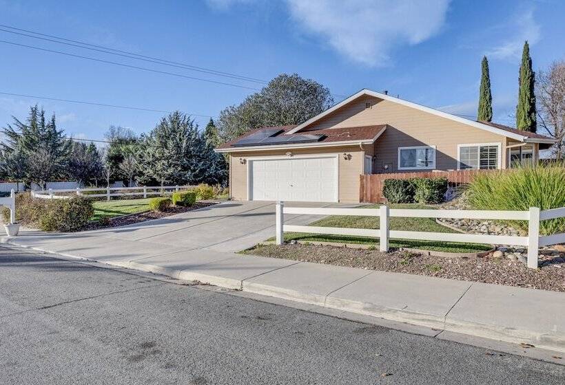 Lovely Templeton Home Near 200 Wineries!