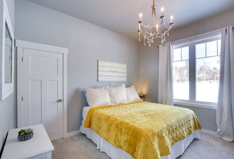 Modern Lead Cabin W/ Hot Tub, 6 Mi To Skiing!