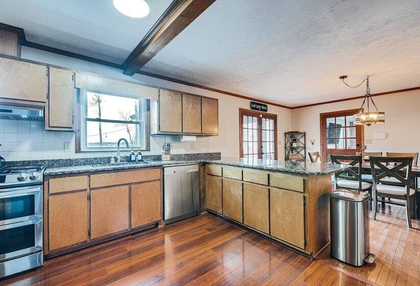 Mcdonough Escape W/ Private Hot Tub & Game Room!