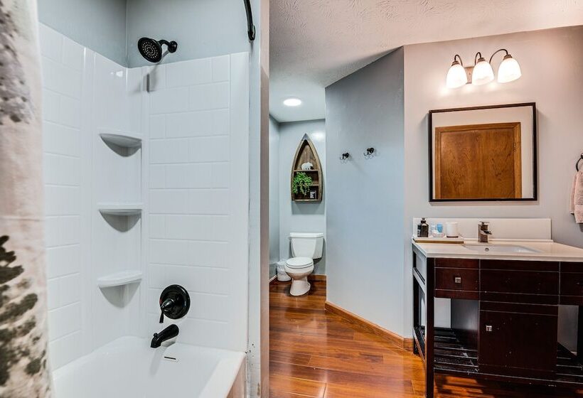 Mcdonough Escape W/ Private Hot Tub & Game Room!