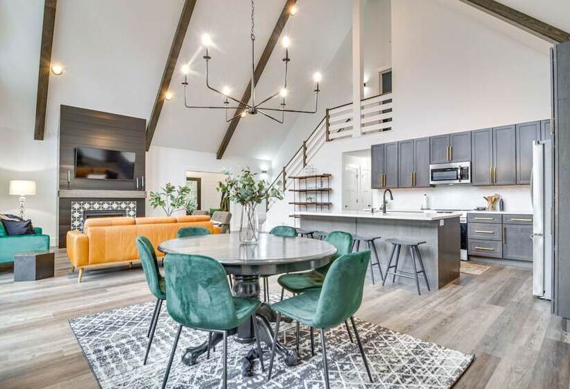 Mountain View Bethel Cabin: Game Room & Deck