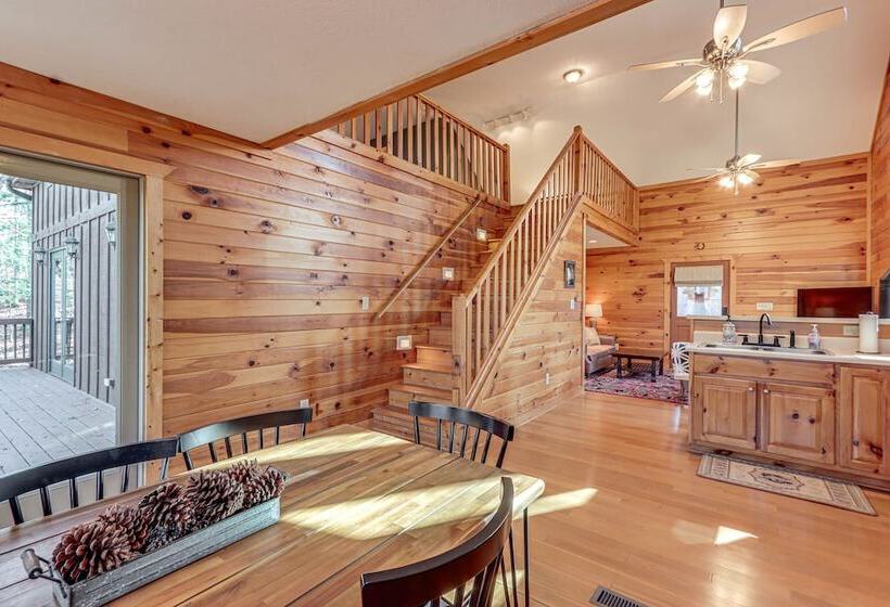 Peaceful Ellijay Cabin: Pool Access & Resort Perks