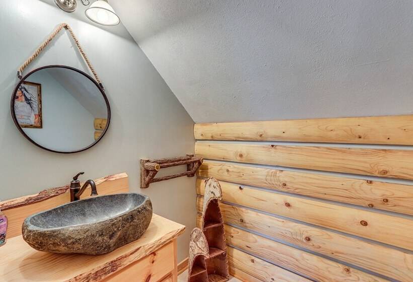 Peaceful Ellijay Cabin: Pool Access & Resort Perks