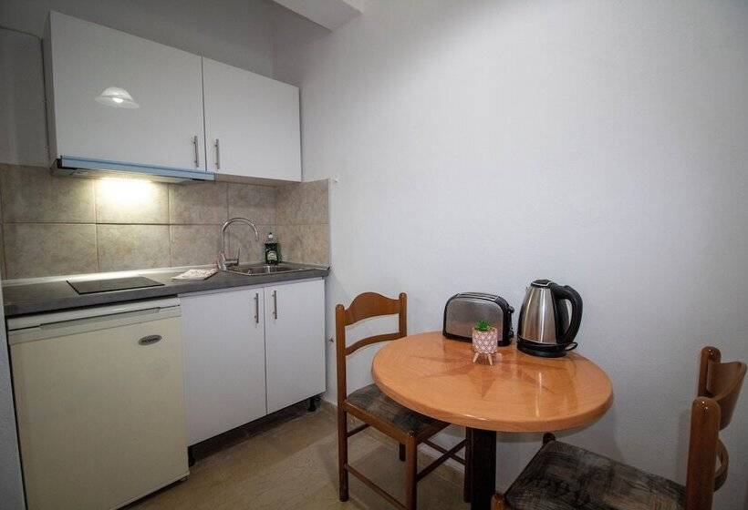 پانسیون Harry's Bar & Apartments