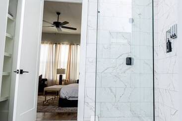 پانسیون Houston Lux Townhome
