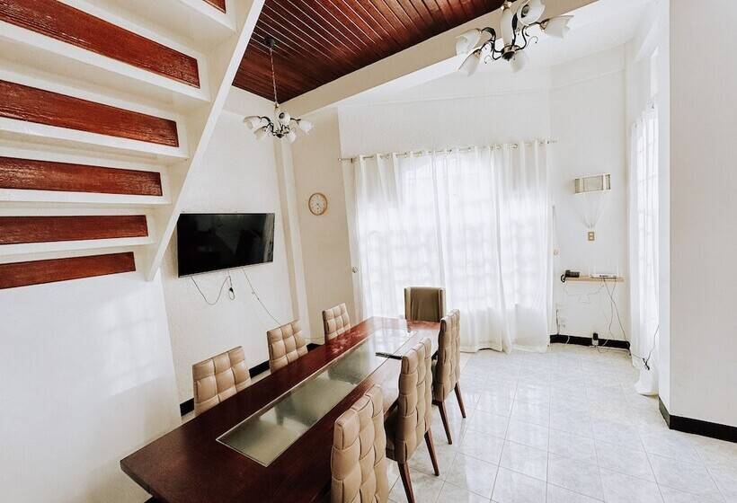פנסיון Nucasa Transient House In Baguio