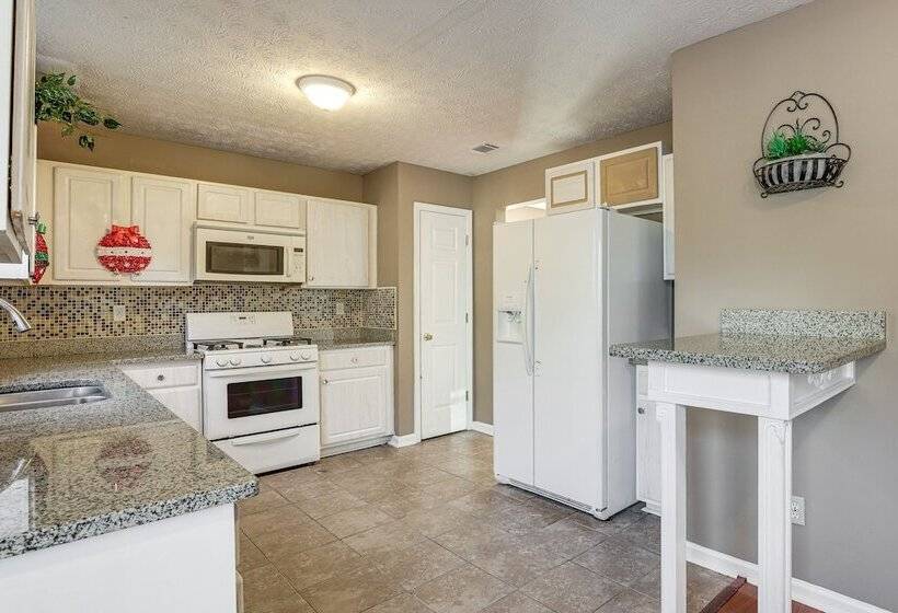 Pet Friendly Georgia Escape W/ Deck, Grill & Yard!