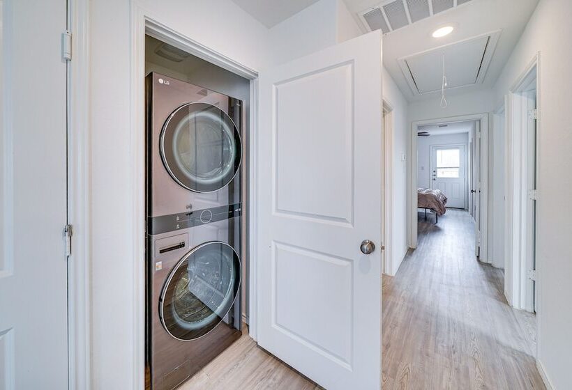 Pet Friendly San Antonio Home ~ 9 Mi To Lackland!