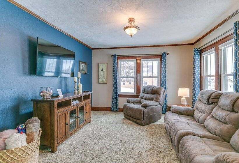 Quaint Howells Retreat   Steps From Main Street!