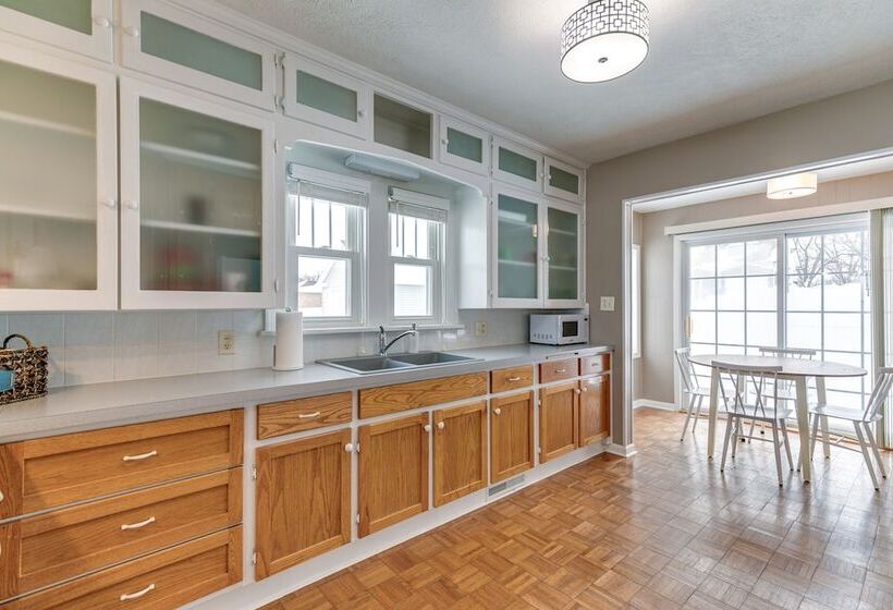 Quaint Howells Retreat   Steps From Main Street!