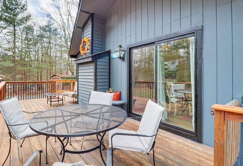 1/2 Mi To Bear Creek Lake: Gem W/ Fire Pit!
