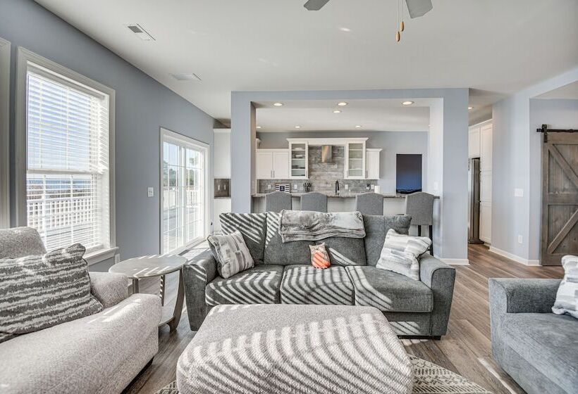 Private Beach & Deck: Bayfront Home In Hayes!