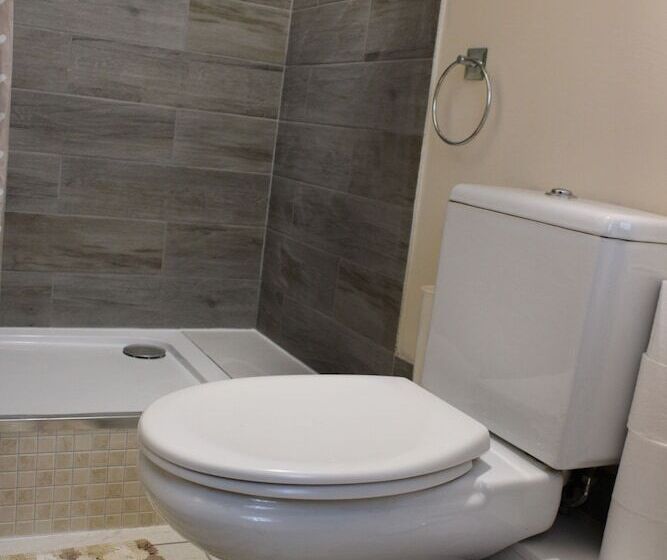 إقامة Impeccable Spacious 6 Bed House In Romford