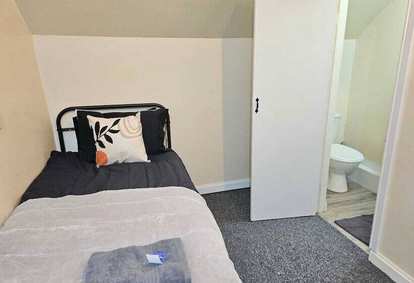 اقامتگاه Spacious,luxury, Near City Center, Free Parking