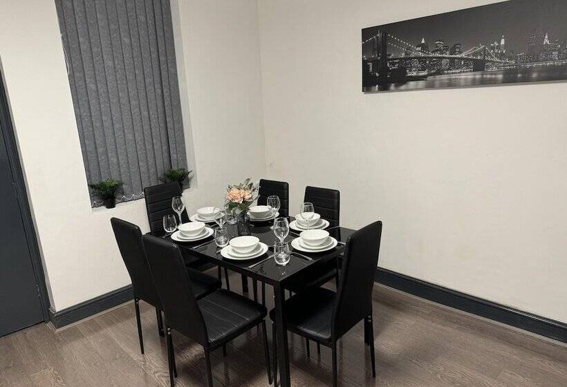 إقامة Stunning 4 Bed House In Leeds Close To Center