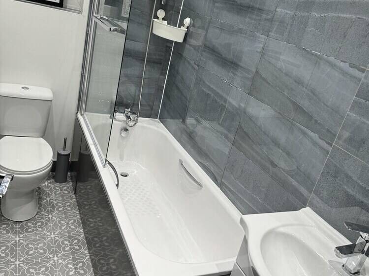 إقامة Stunning 4 Bed House In Leeds Close To Center